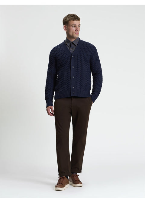 Ben Sherman Texture Gebreid Vest Donkerblauw – voorkant gedragen