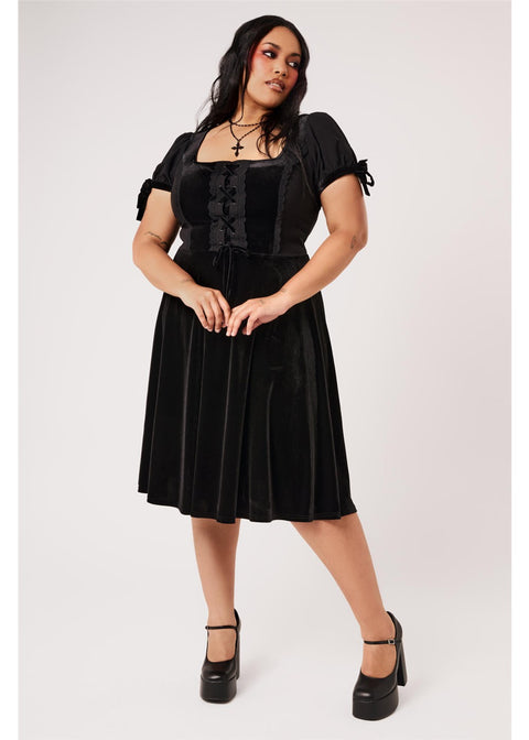 Hell Bunny Disenchanted Jurk Zwart - modelfoto voorkant