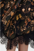 Killstar Mortelle Moth Midi Rok Multi – detail van de mottenprint en kanten zoom