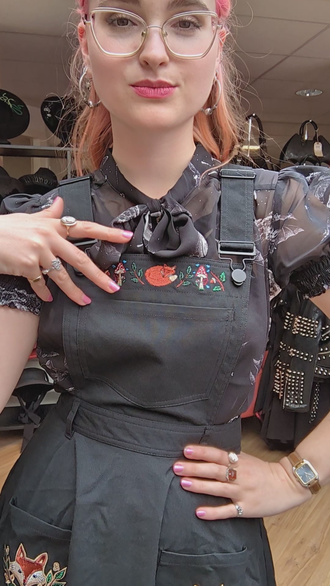 Hell Bunny Basil Fox 40's Pinafore Swing Dress Black - www.succubus.nl