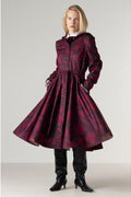 RainSisters Peony Velvet swing regenjas burgundy – swingrok in beweging