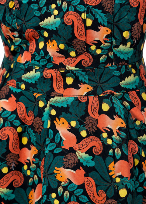 Run & Fly Acorn Adventure Squirrel Pinafore Swing Jurk Zwart - close-up print (ghost)